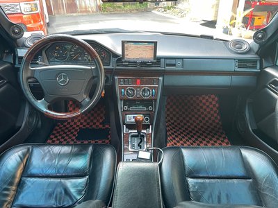 1991 Mercedes-BENZ E-CLASS photo 4