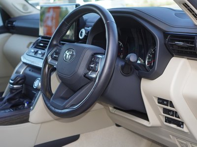 2023 Toyota LAND CRUISER 300 — фото 25