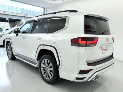 صورة 8 لـ 2025 Toyota LAND CRUISER 300