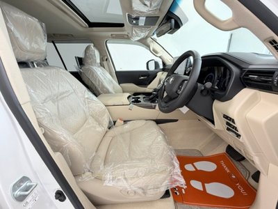 صورة 12 لـ 2025 Toyota LAND CRUISER 300
