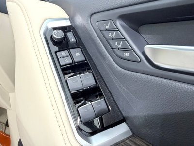 صورة 42 لـ 2025 Toyota LAND CRUISER 300
