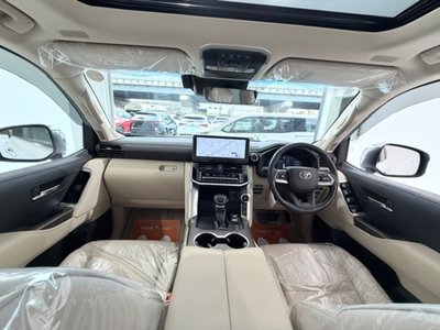 صورة 48 لـ 2025 Toyota LAND CRUISER 300