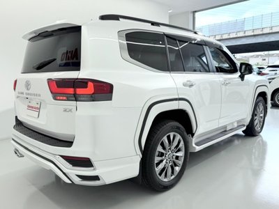 صورة 9 لـ 2025 Toyota LAND CRUISER 300