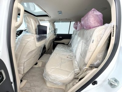 صورة 50 لـ 2025 Toyota LAND CRUISER 300