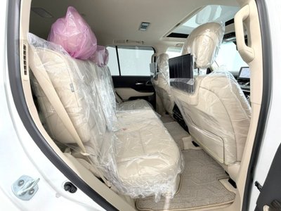 صورة 13 لـ 2025 Toyota LAND CRUISER 300