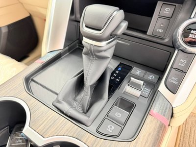 صورة 35 لـ 2025 Toyota LAND CRUISER 300