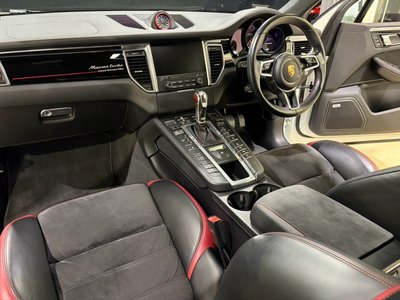 2018 Porsche MACAN photo 6
