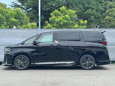 2025 Toyota VELLFIRE photo 8