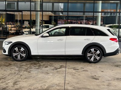 2022 Mercedes-BENZ C-CLASS photo 3