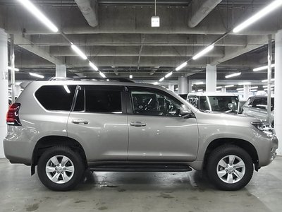 2020 Toyota LAND CRUISER PRADO photo 12