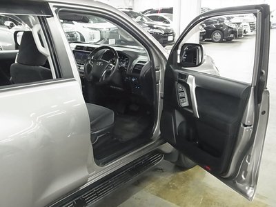 2020 Toyota LAND CRUISER PRADO photo 15