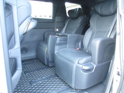 صورة 21 لـ 2025 Toyota ALPHARD