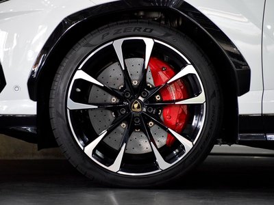 2019 Lamborghini URUS 照片 32