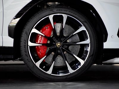 2019 Lamborghini URUS 照片 4
