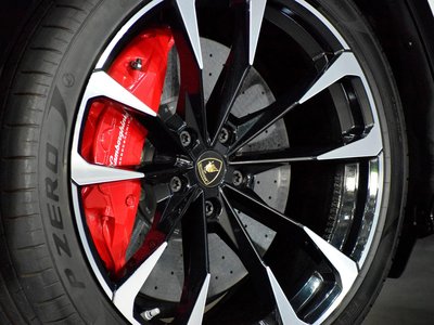 2019 Lamborghini URUS 照片 27