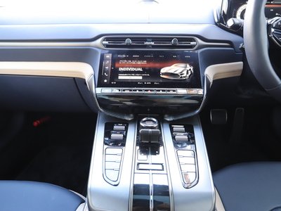2025 Aston Martin VANQUISH 缩略图 32