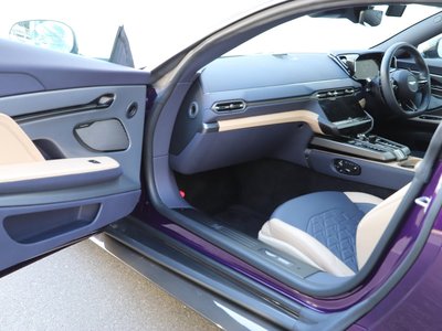 2025 Aston Martin VANQUISH 缩略图 38