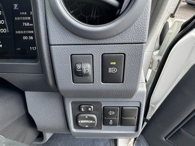 2025 Toyota LAND CRUISER 70 thumbnail 43