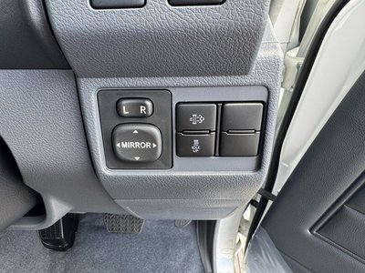2025 Toyota LAND CRUISER 70 thumbnail 44