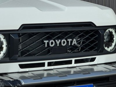 2025 Toyota LAND CRUISER 70 photo 12