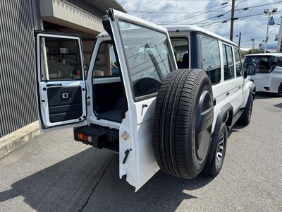 2025 Toyota LAND CRUISER 70 thumbnail 24