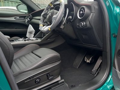 صورة 13 لـ 2025 ALFA Romeo STELVIO