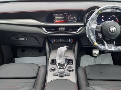 صورة 4 لـ 2025 ALFA Romeo STELVIO