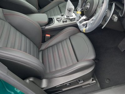 صورة 14 لـ 2025 ALFA Romeo STELVIO