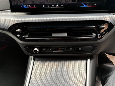 2025 BMW 3 SERIES TOURING thumbnail 24