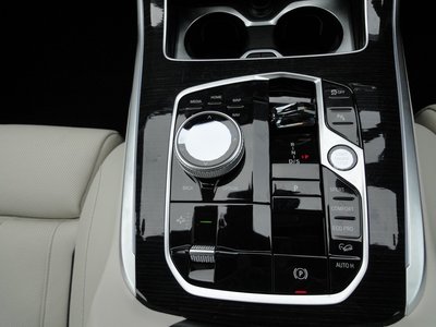 2025 BMW X7 — фото 15