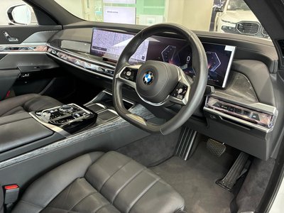 2024 BMW 7 SERIES photo 8