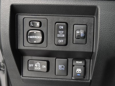 2018 Toyota TUNDRA thumbnail 17