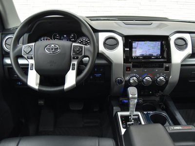 2018 Toyota TUNDRA photo 9