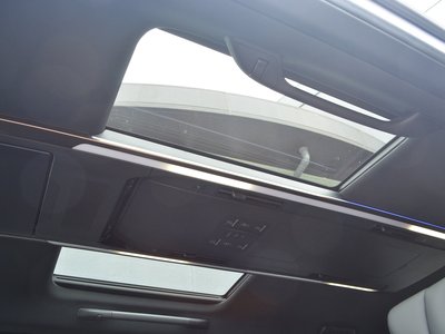 2025 Toyota ALPHARD — фото 9