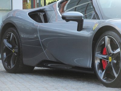 صورة 15 لـ 2025 Ferrari SF90 SPIDER
