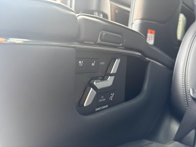 صورة 43 لـ 2025 Toyota ALPHARD