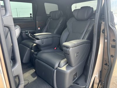 صورة 18 لـ 2025 Toyota ALPHARD
