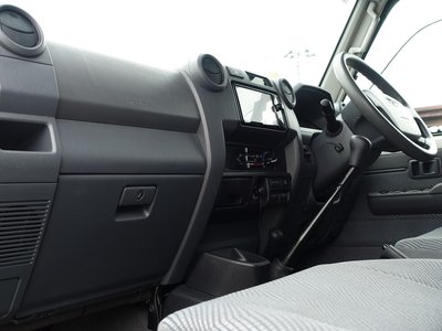 2015 Toyota LAND CRUISER 70 — миниатюра 35