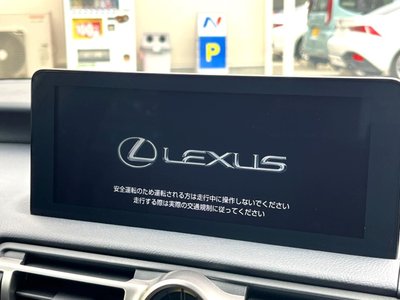2022 Lexus IS photo 5