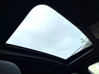 2022 Lexus IS photo 3