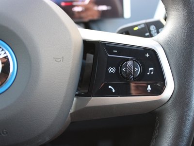 2024 BMW IX — миниатюра 33
