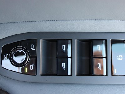 2024 BMW IX — миниатюра 25