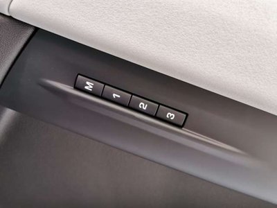 صورة 15 لـ 2025 LAND Rover RANGE ROVER EVOQUE
