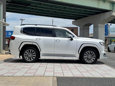2023 Toyota LAND CRUISER 300 photo 7