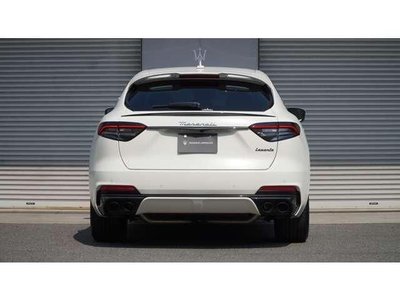 2022 Maserati LEVANTE thumbnail 4
