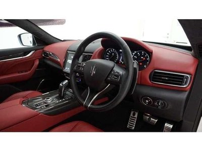 2022 Maserati LEVANTE thumbnail 9