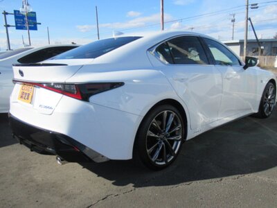 2021 Lexus IS 照片 9