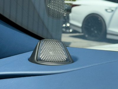 2024 Aston Martin DB12 — миниатюра 36
