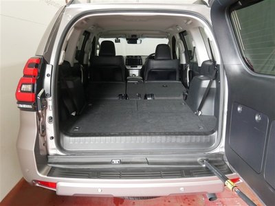 2023 Toyota LAND CRUISER PRADO 照片 9