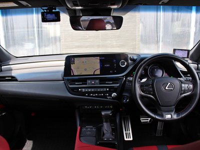2021 Lexus ES thumbnail 26